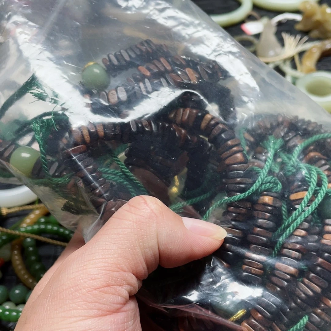 颈饰未镶嵌和田玉手串