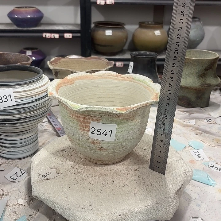 摆件高13，外口19，无孔2541