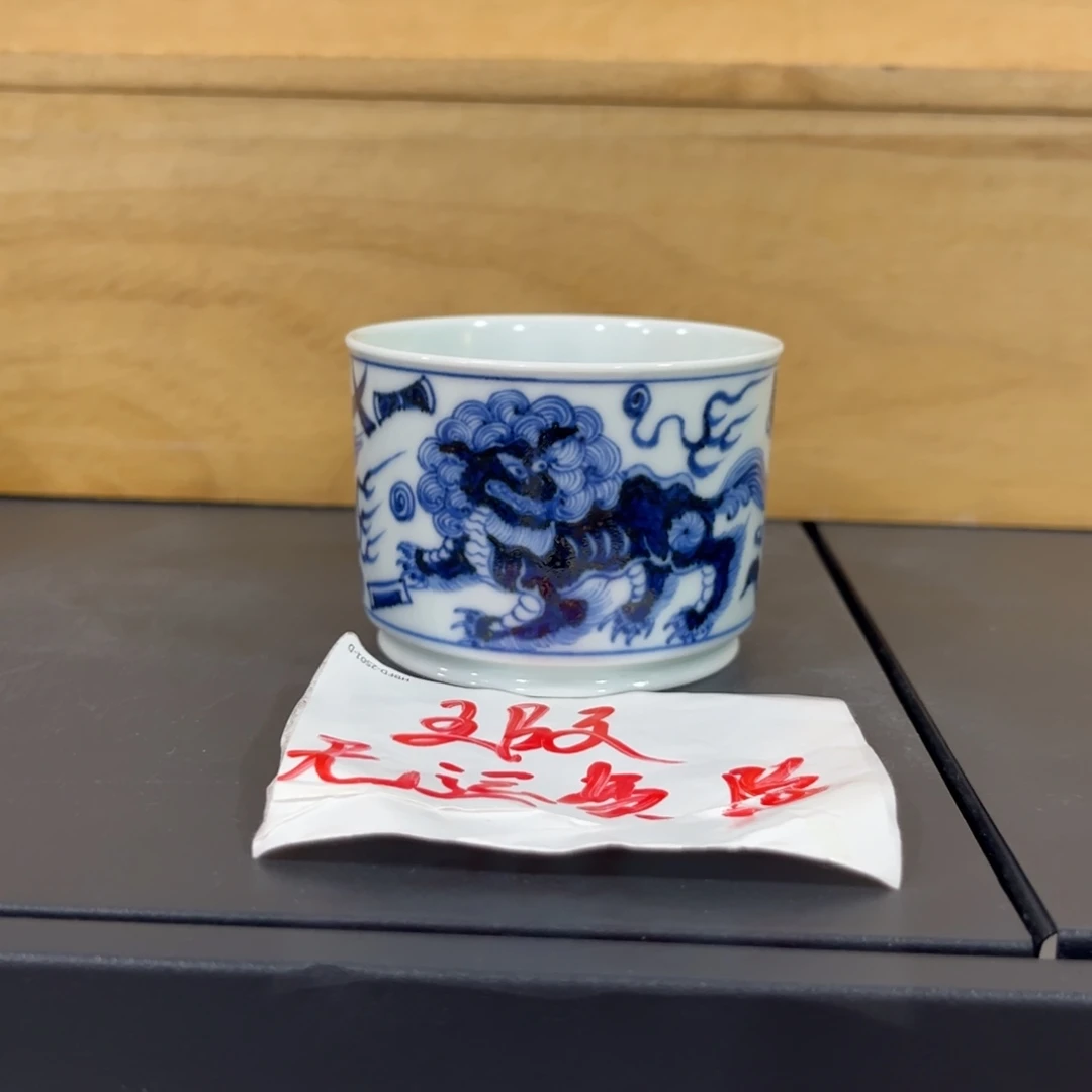 手绘仿元二代狮子戏球容天杯