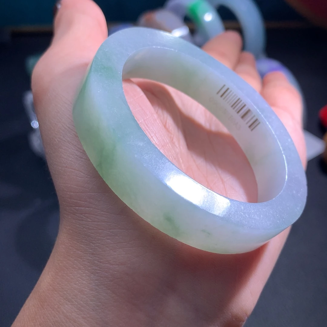 未镶嵌翡翠手镯定制翡翠