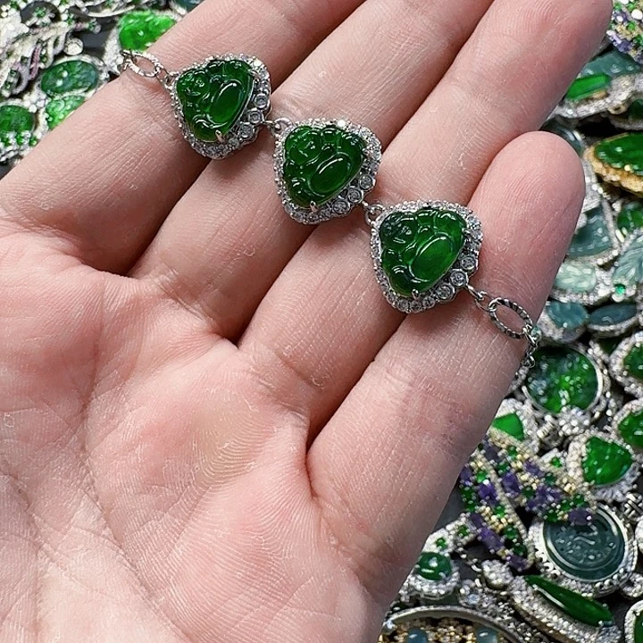 翡翠颈饰未镶嵌天然A货翡翠放漏