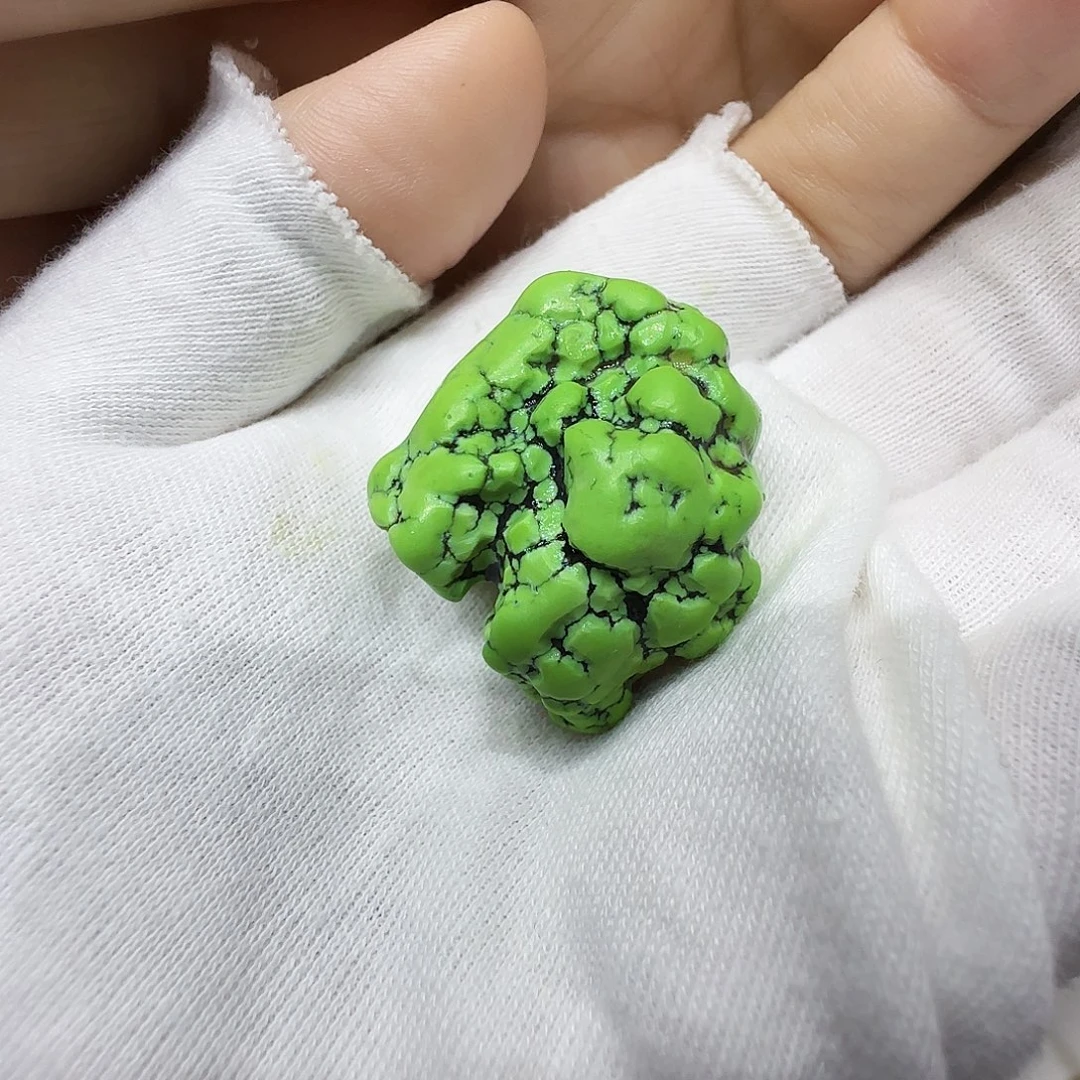 未镶嵌绿松石原矿绿松石