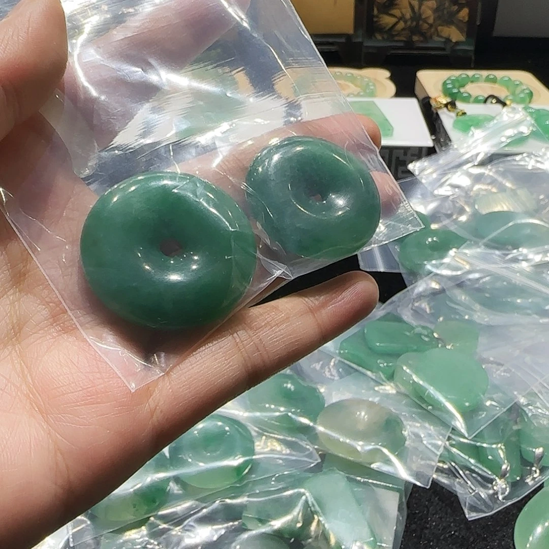石英质玉颈饰未镶嵌