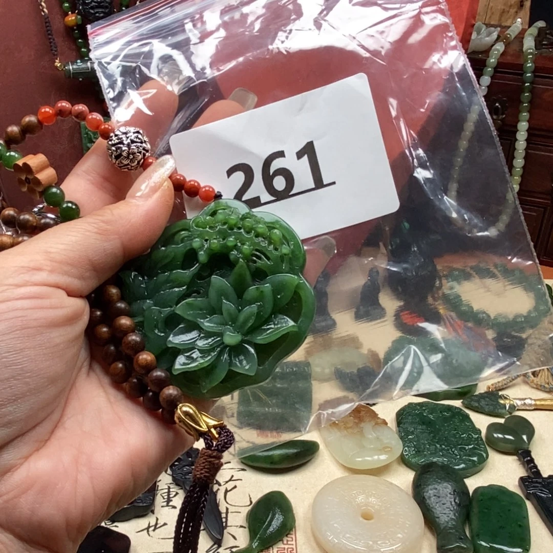 w***w和田玉未镶嵌颈饰