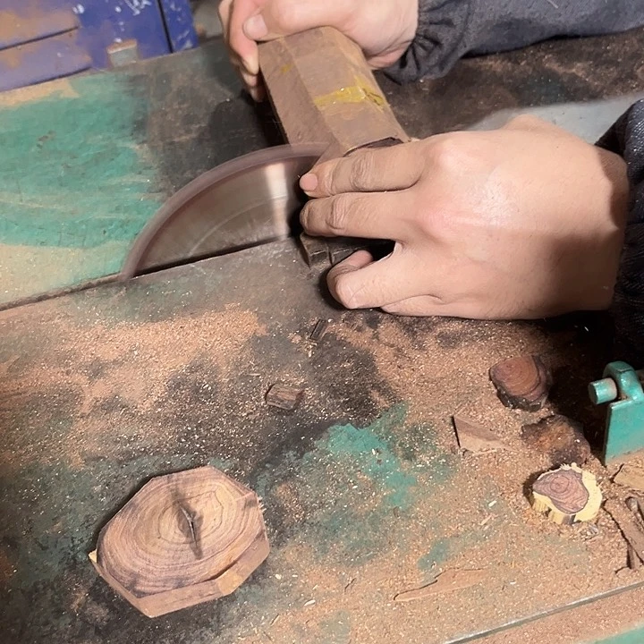 安南黄檀（紫檀柳）如*