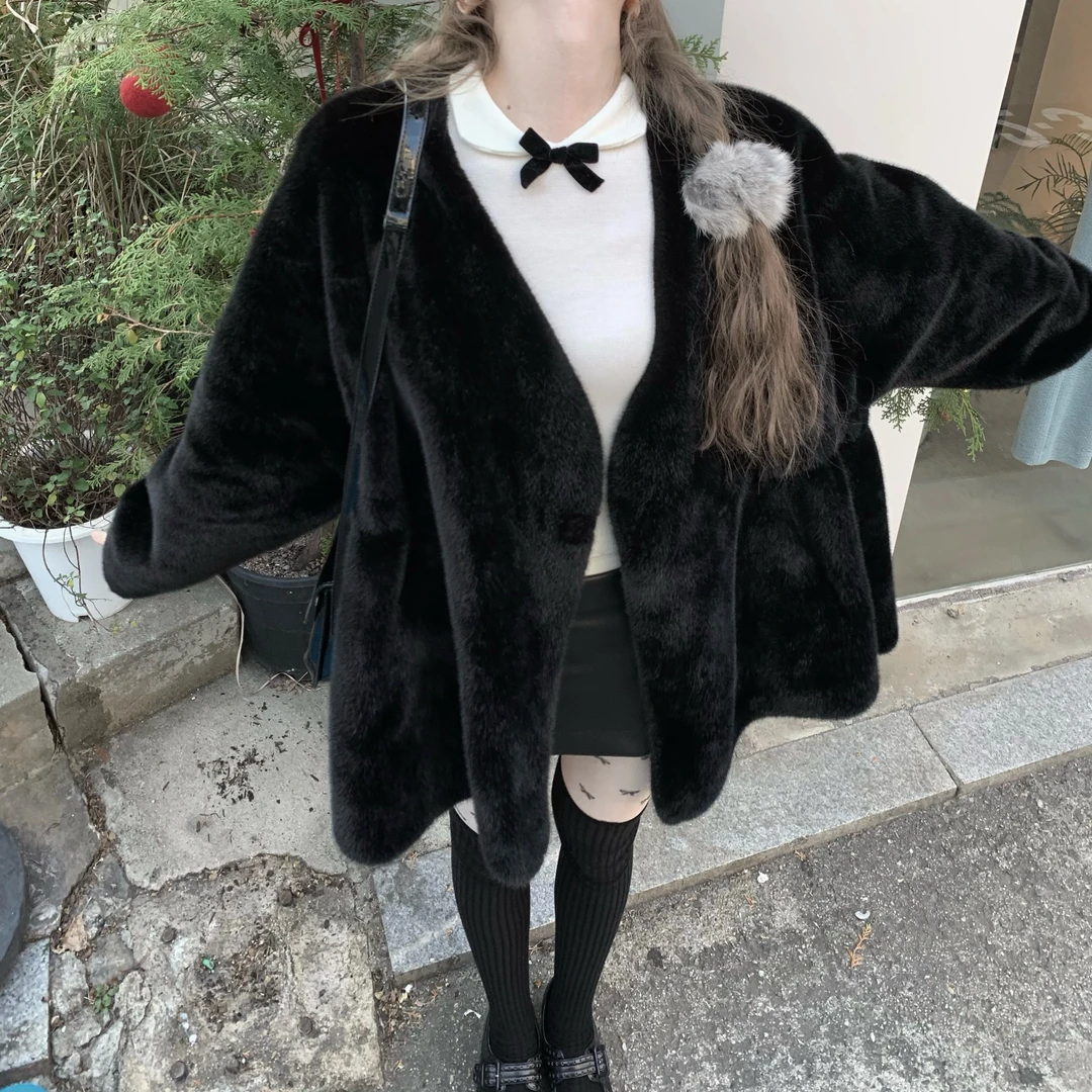 ishui-琥珀银霜-ins慵懒贵妇设计师秋冬宽松气质三色V领毛绒外套