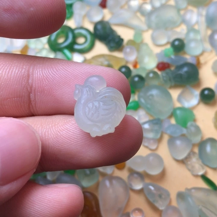 定制翡翠挂件未镶嵌