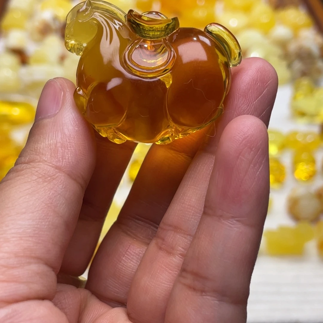 琥珀未镶嵌颈饰唐马俄料