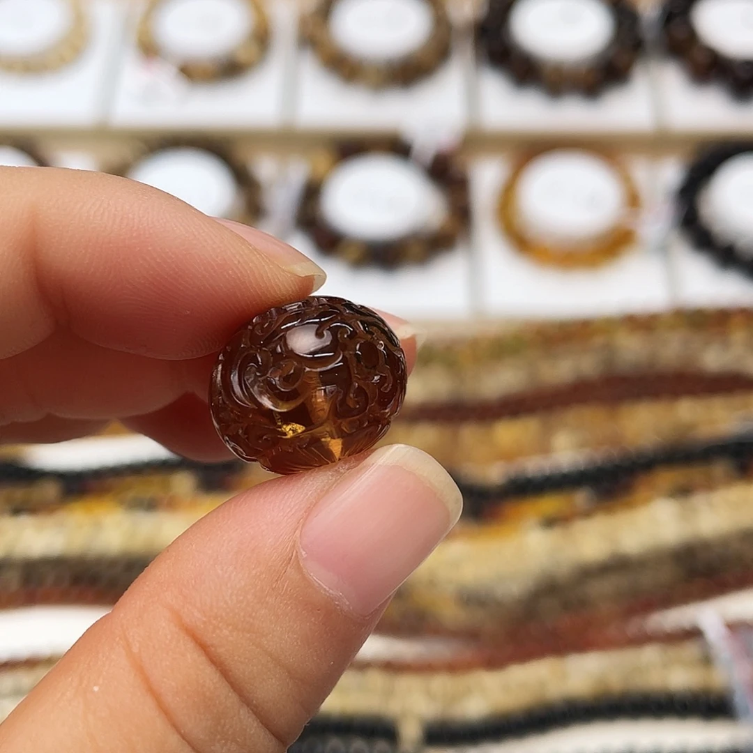 舒***蕾琥珀未镶嵌裸石十七