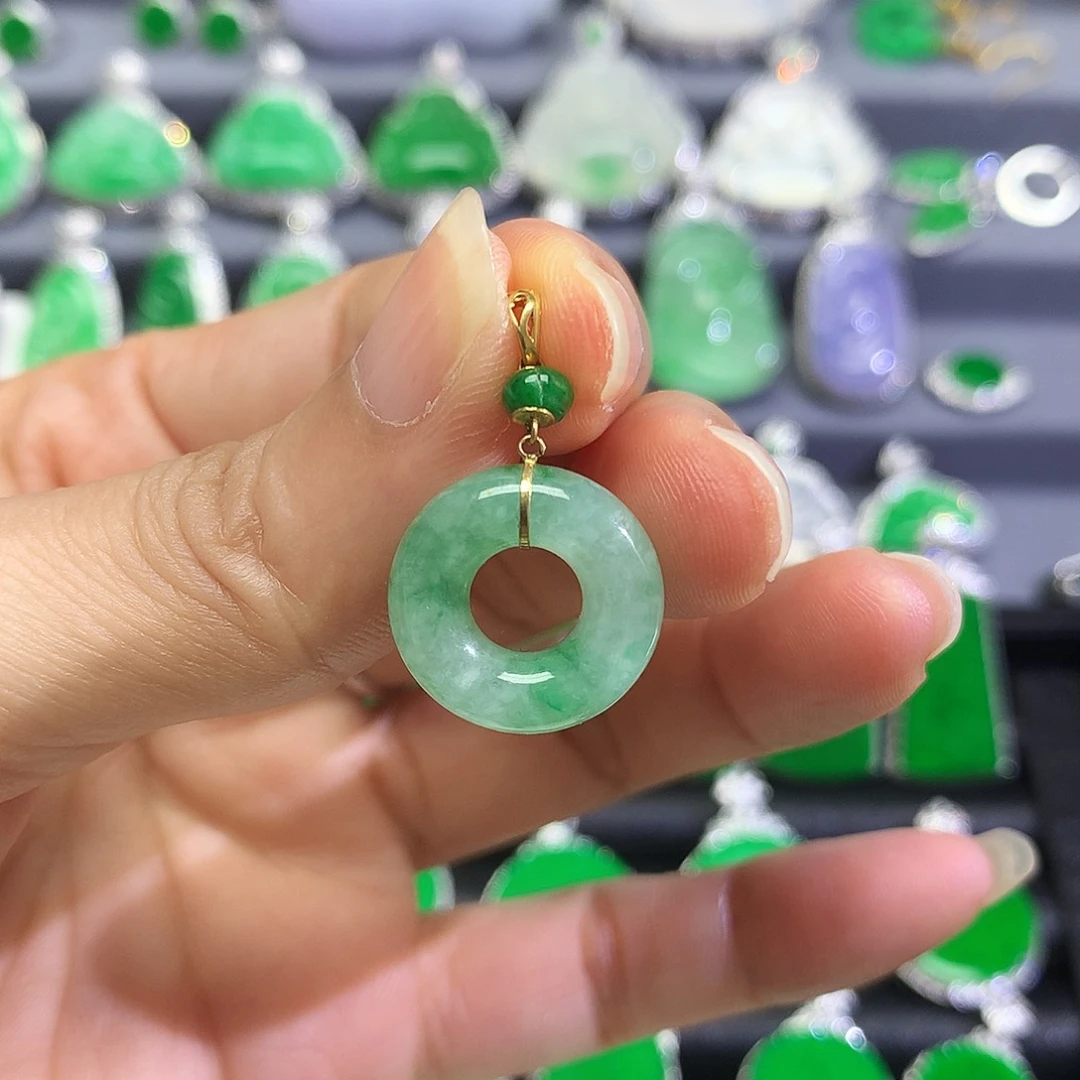 翡翠18K金镶嵌颈饰