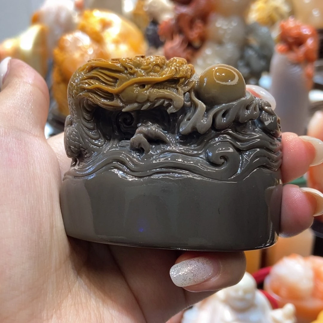 寿山石印石高山牛角