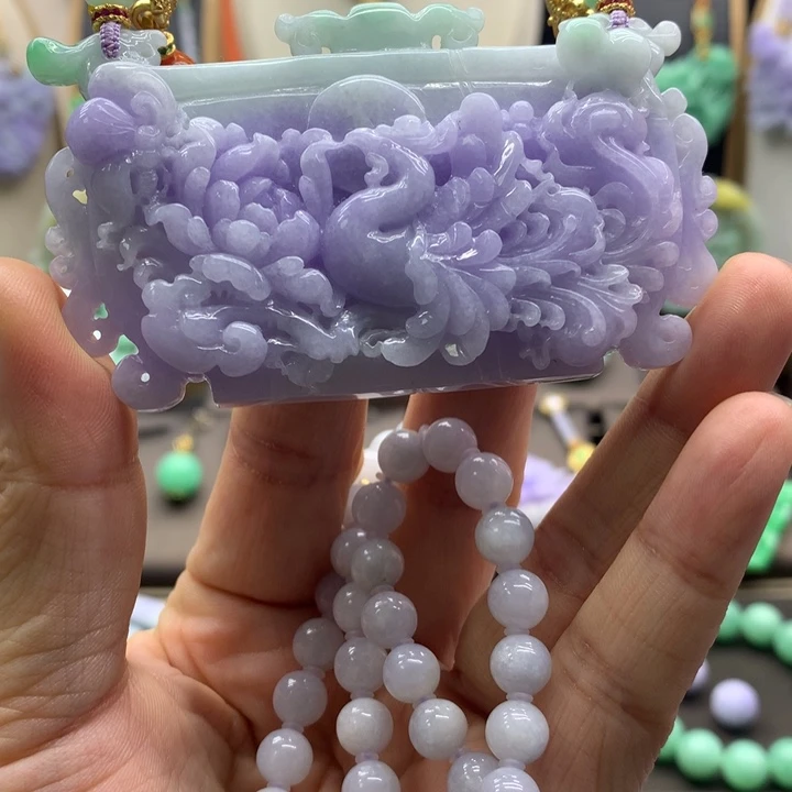 翡翠吊坠(赠链)未镶嵌