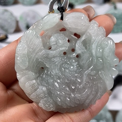 翡翠颈饰未镶嵌冰如意龙鱼