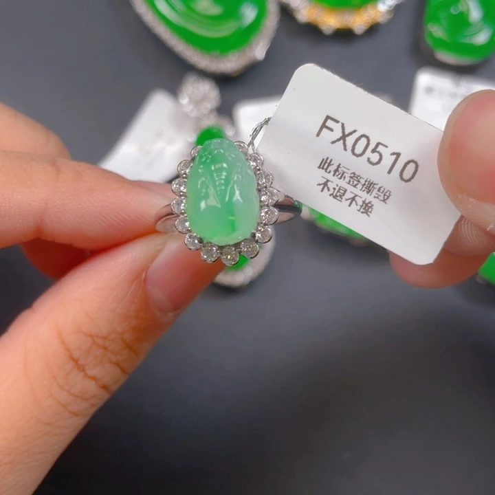 【闪购商品】颈饰银S925镶嵌翡翠翡翠