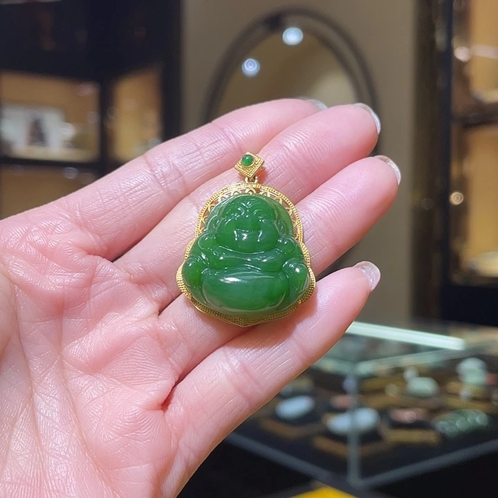 颈饰18K金镶嵌和田玉佛