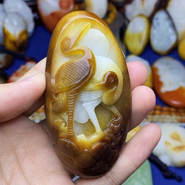 溜***看和田玉未镶嵌颈饰