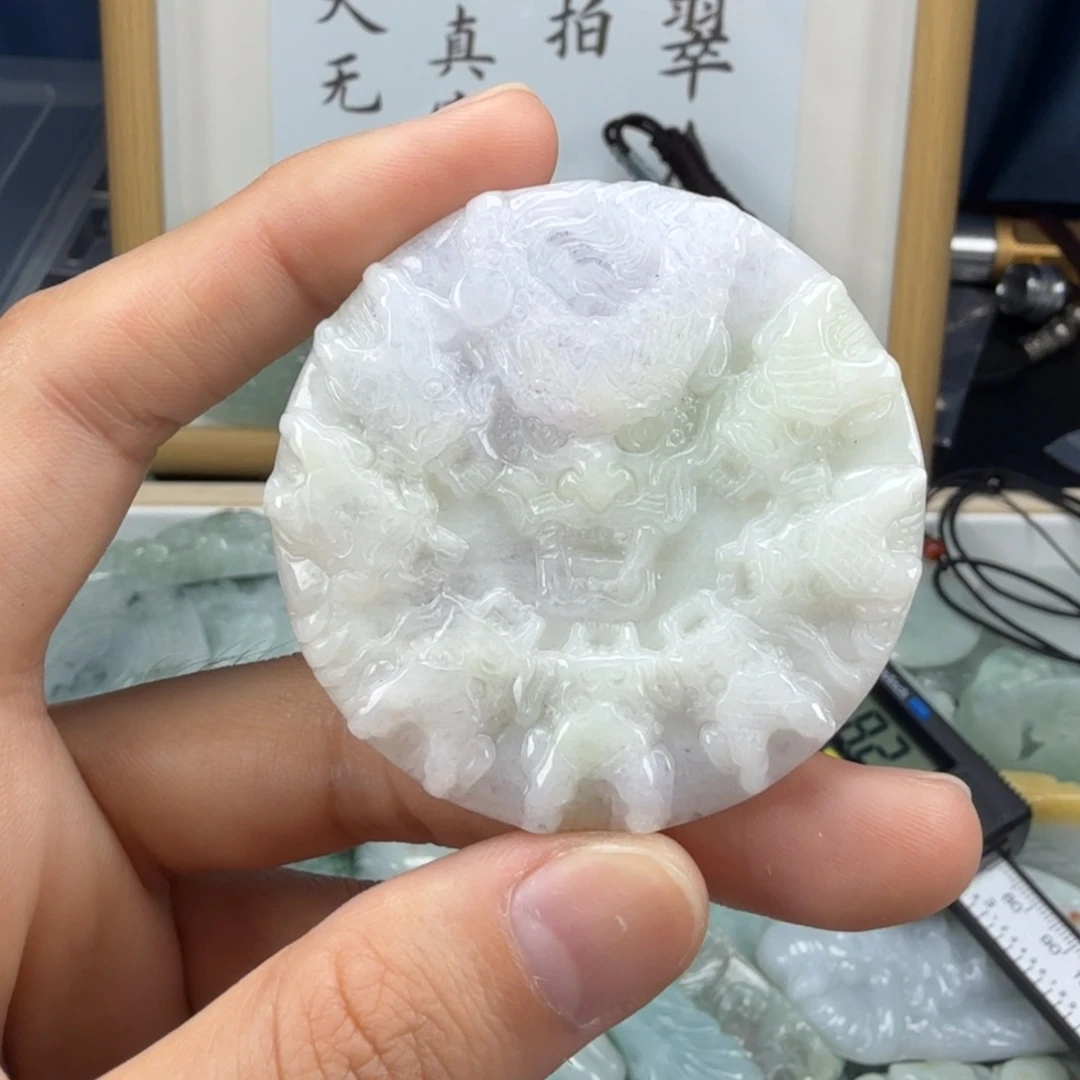 翡翠挂件未镶嵌翡翠