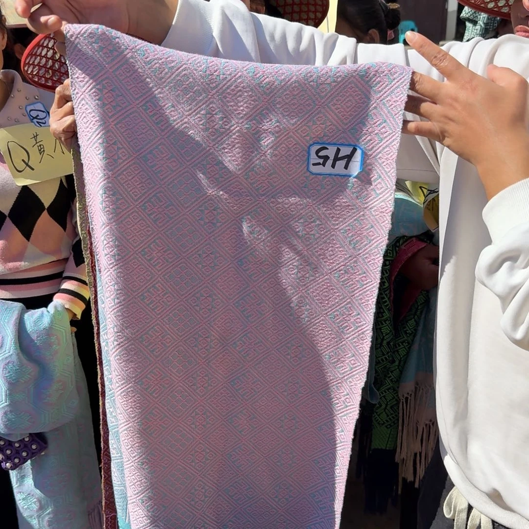 织绣壮锦围巾村民手工H5