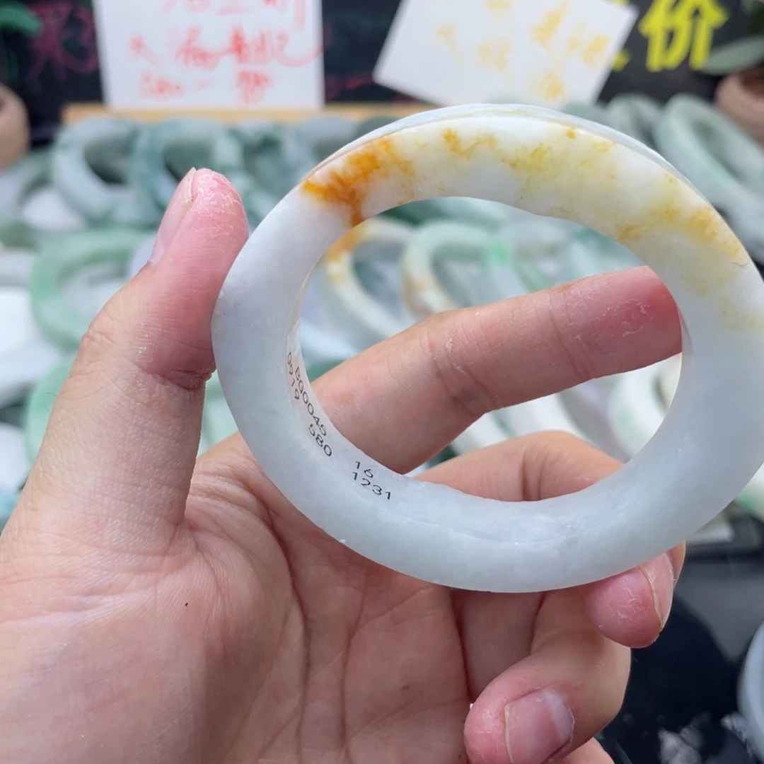 定制翡翠未镶嵌翡翠手镯