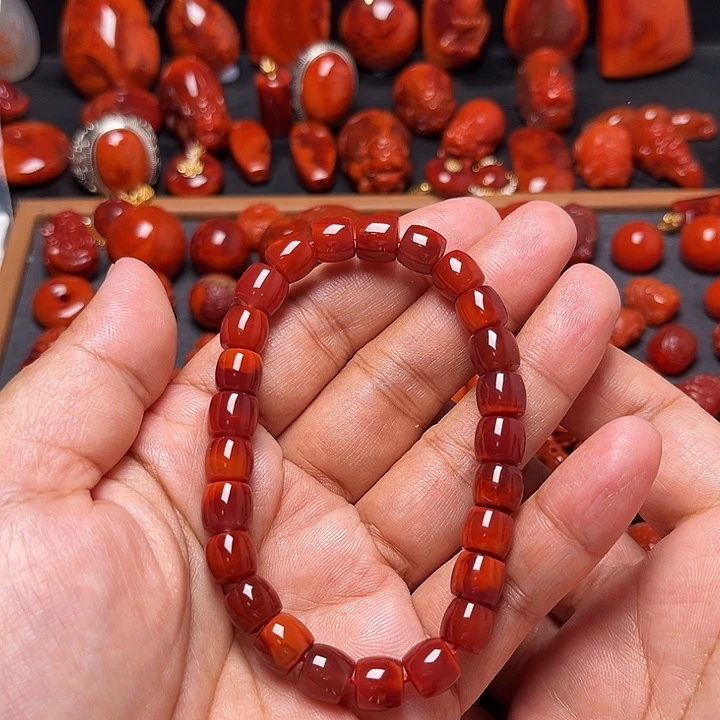 南红玛瑙未镶嵌配饰牛血红直切8.4mm