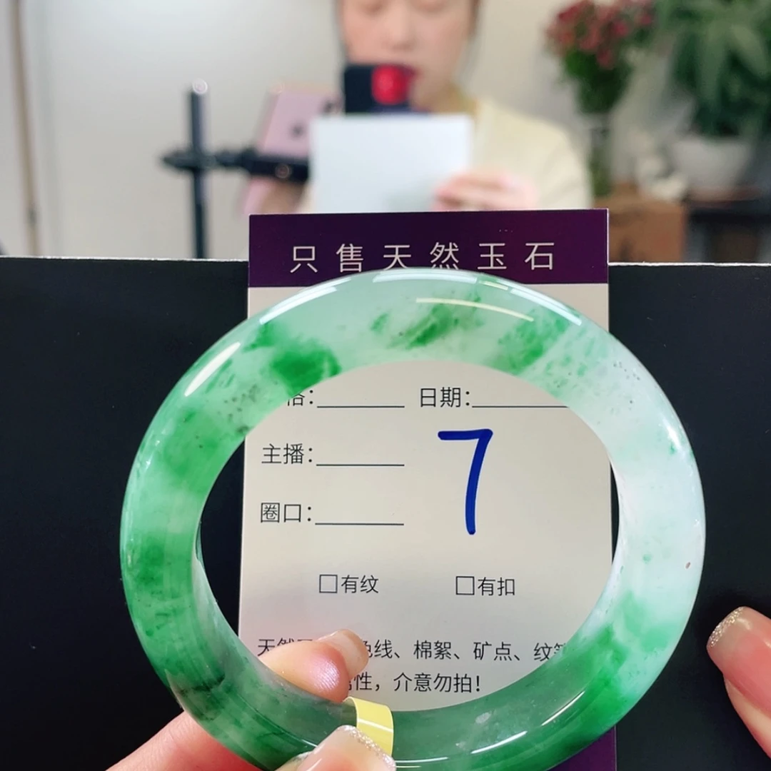 【闪购商品】未镶嵌手镯石英质玉