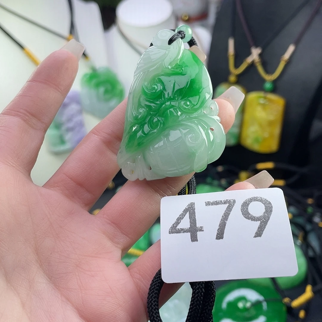 翡翠未镶嵌吊坠(赠链)