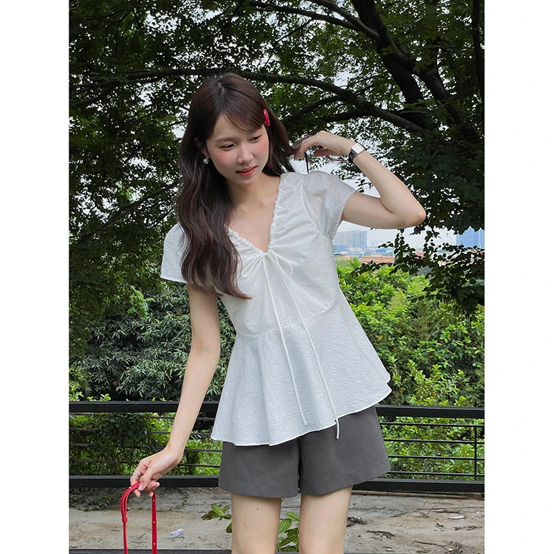 网红洋气屋顶花园法式复古V领褶皱系带衬衫女装夏季收腰上衣NC