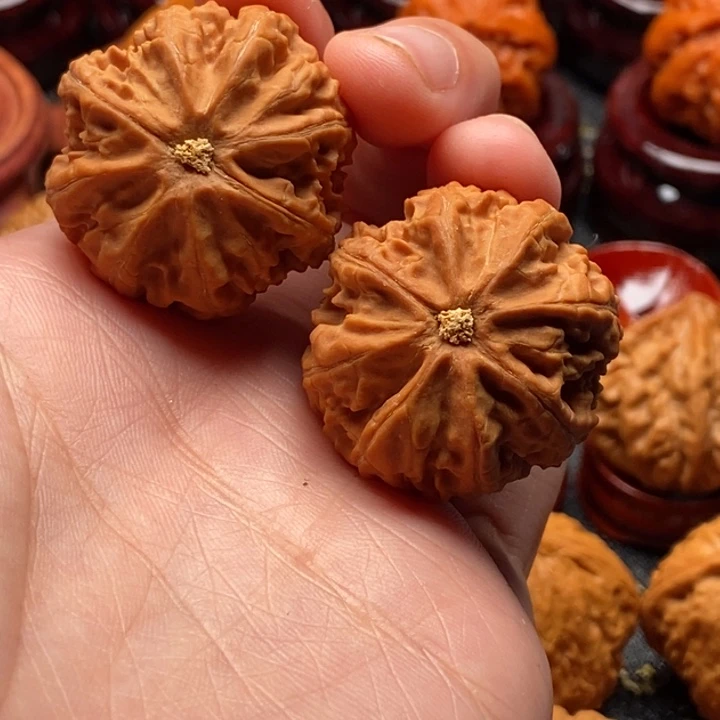 吊坠文玩核桃麒麟球