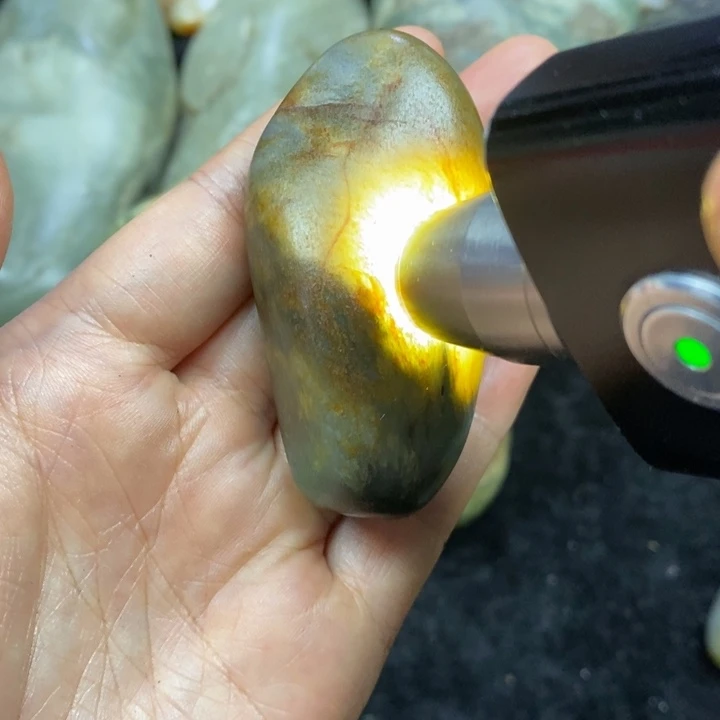 未镶嵌和田玉（糖玉）挂件