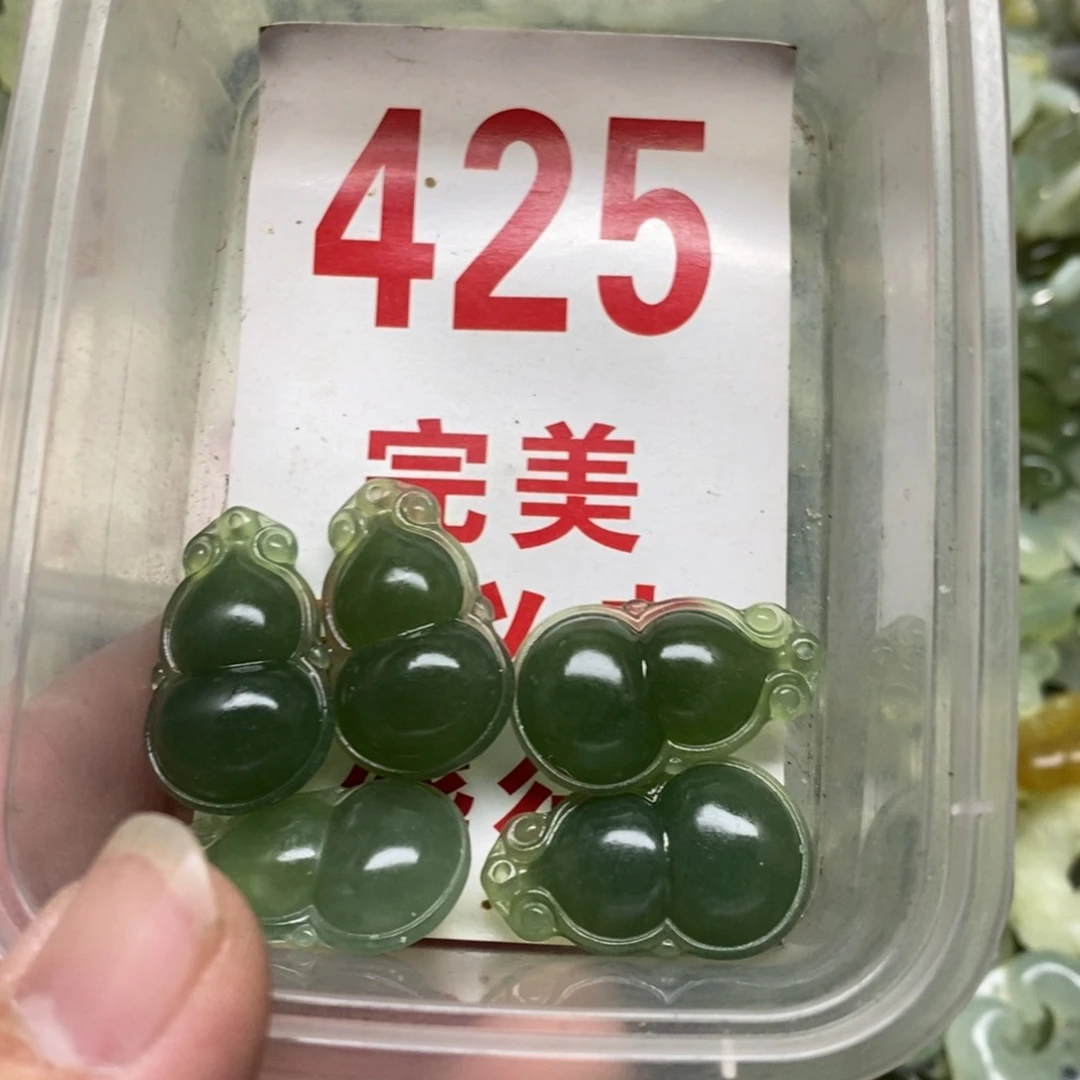 蛇纹石玉挂坠未镶嵌