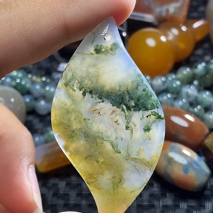 东***败玛瑙/玉髓颈饰未镶嵌