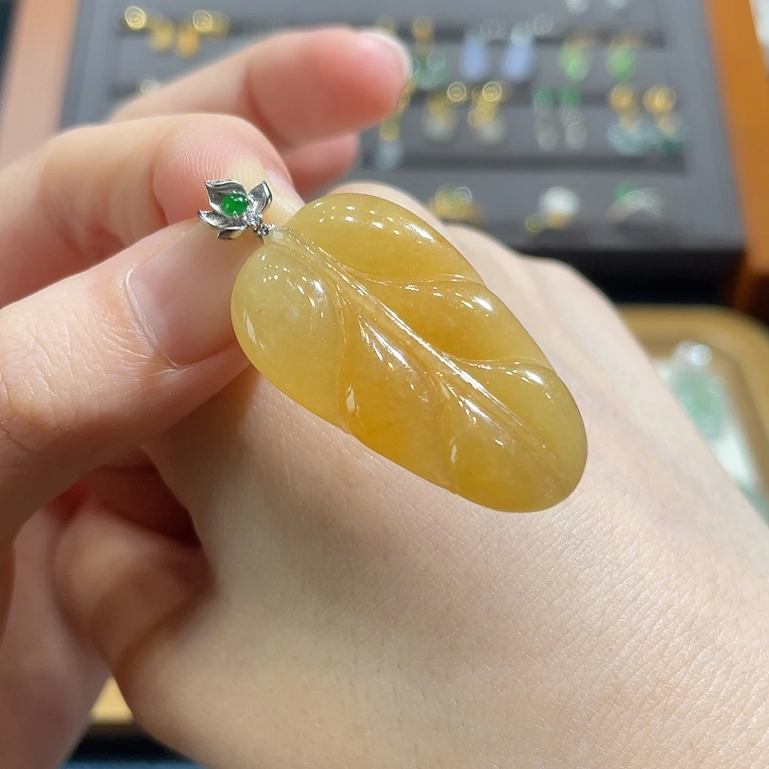 翡翠18K金镶嵌吊坠(不含链)黄翡福叶