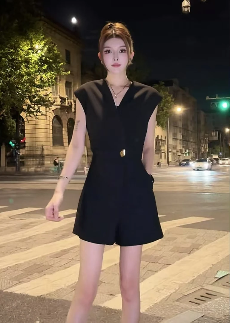 洋气衣服女2025夏季小个子气质轻奢减龄修身显瘦连体裤短款连体裤