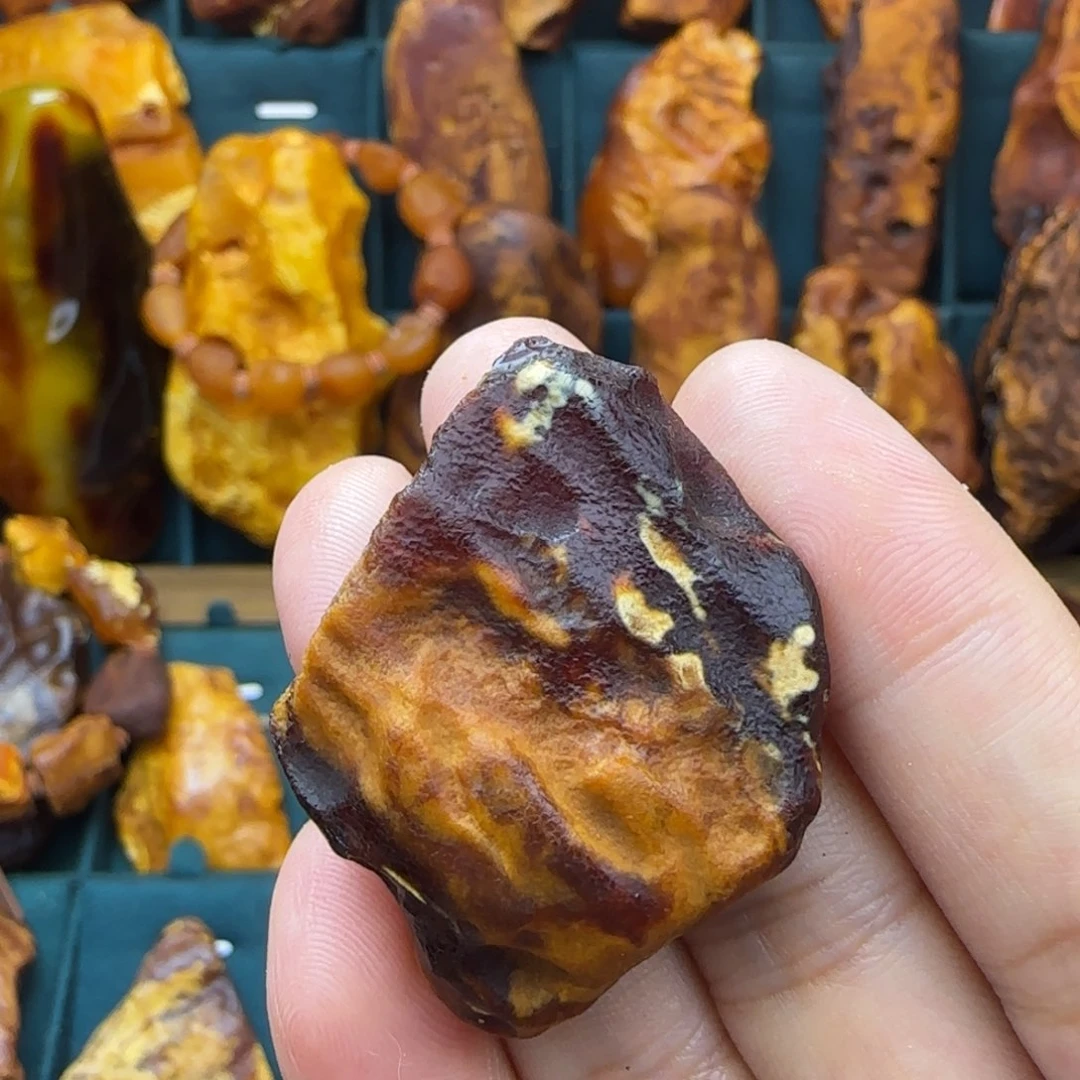 琥珀未镶嵌颈饰花蜡