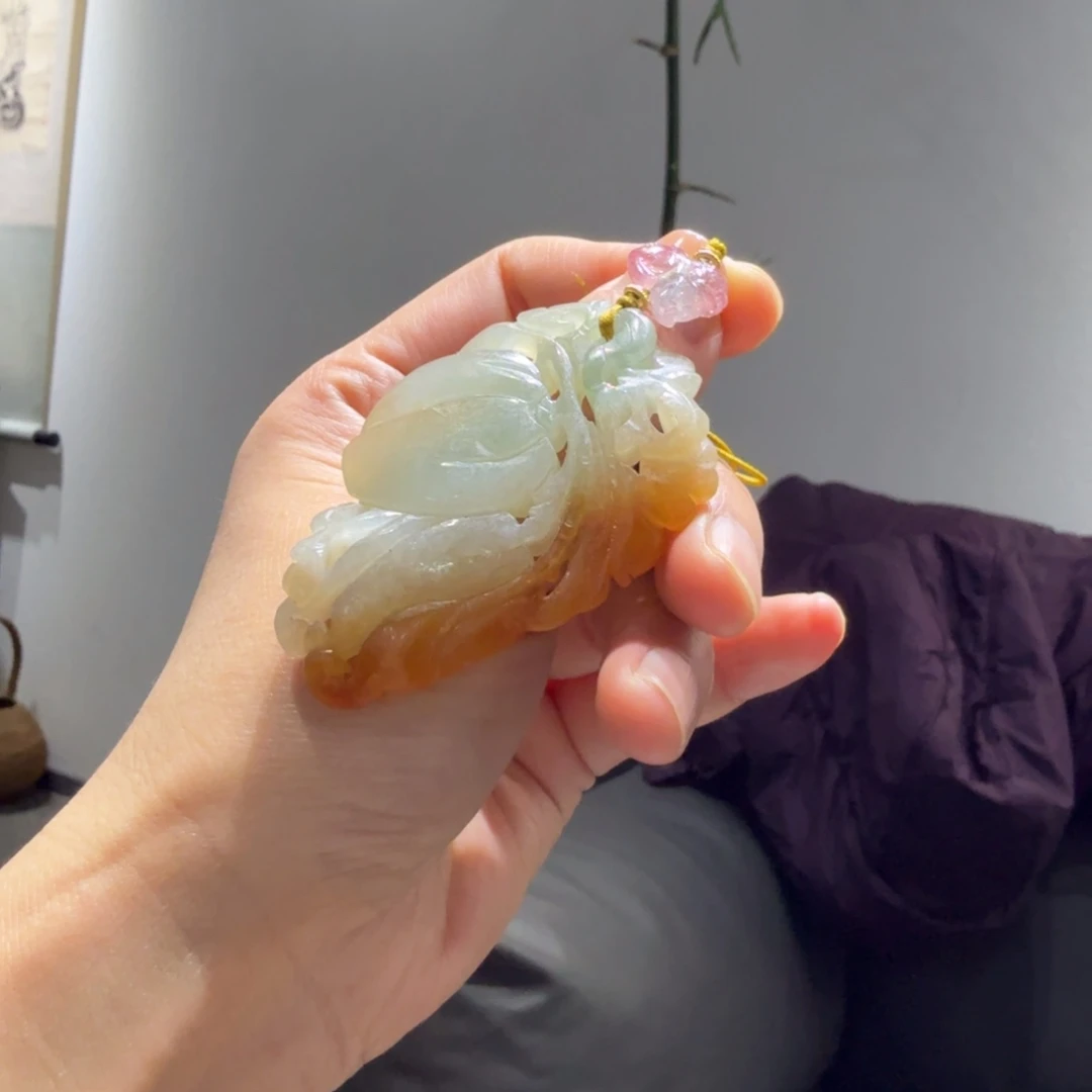 翡翠未镶嵌颈饰花果