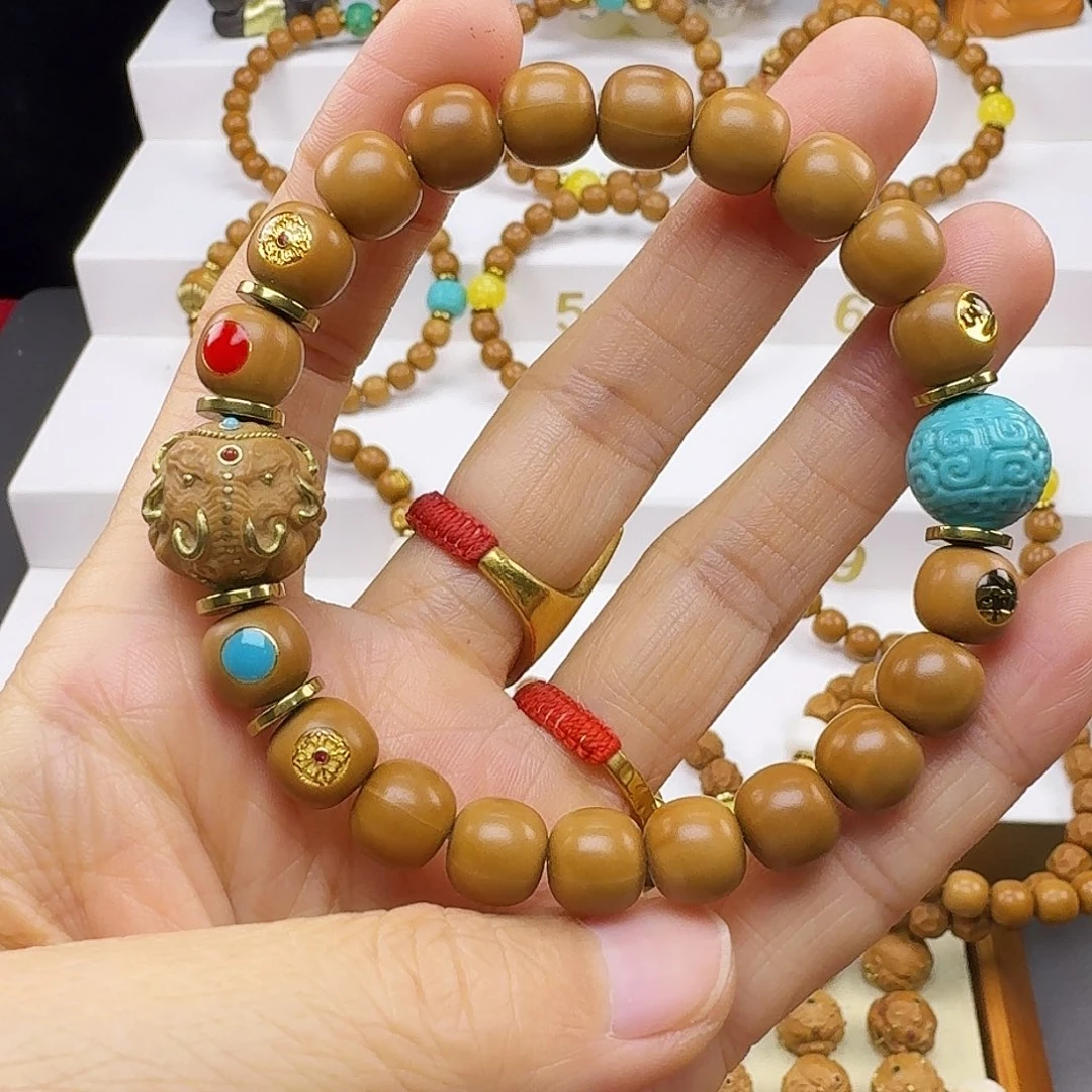 菲****吊坠猴头核桃猴头手串