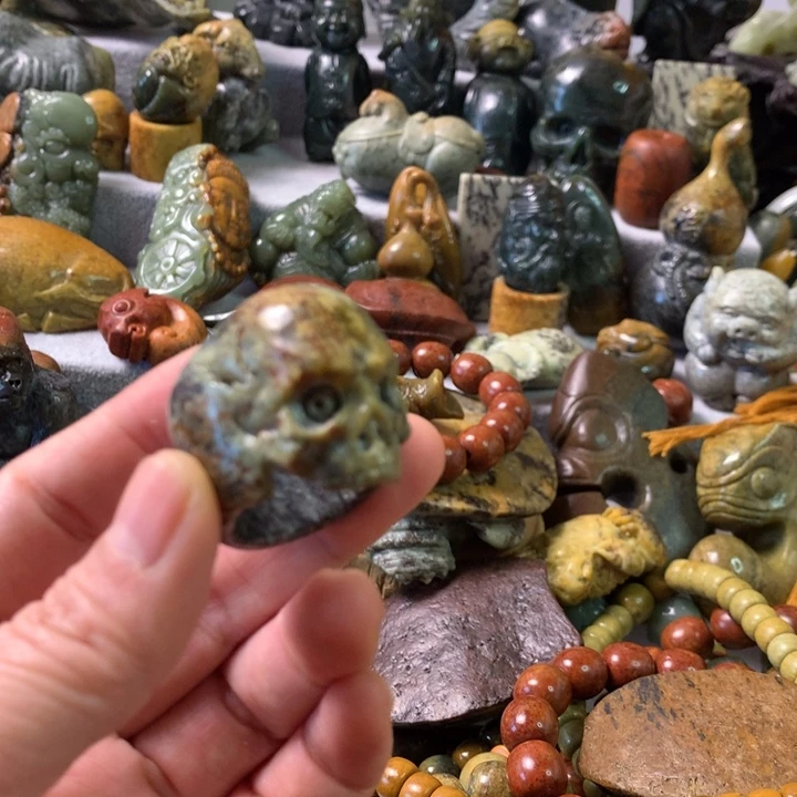 未镶嵌岫岩河磨玉（透闪石质玉）把件