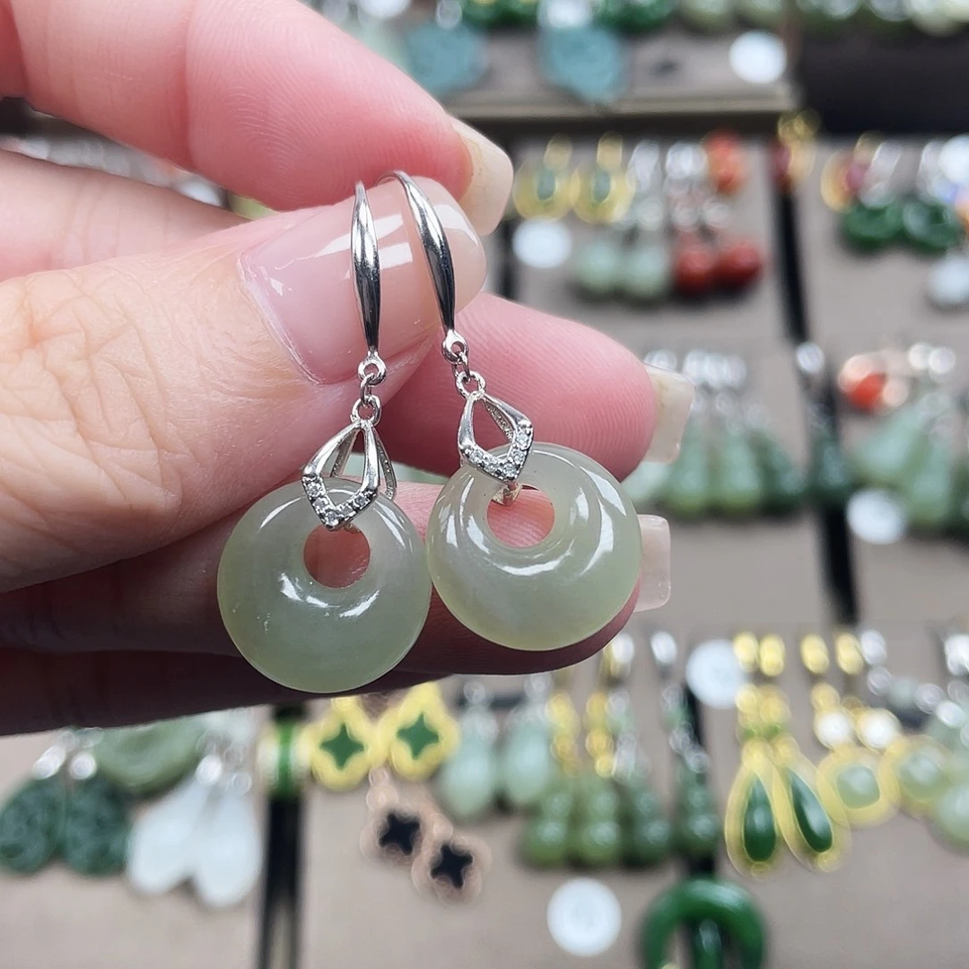 和田玉银S925镶嵌耳饰平安扣