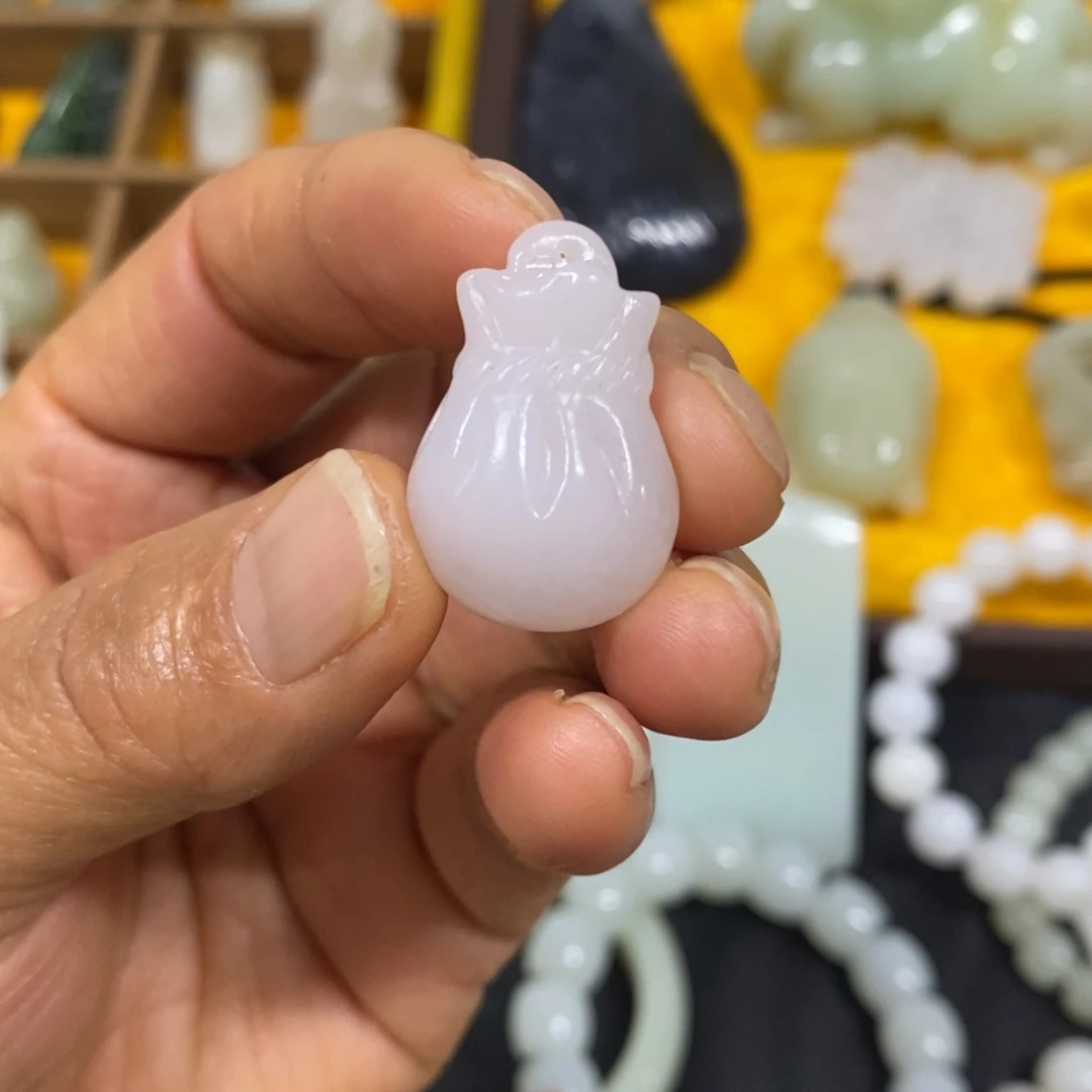 ****࿐和田玉未镶嵌颈饰