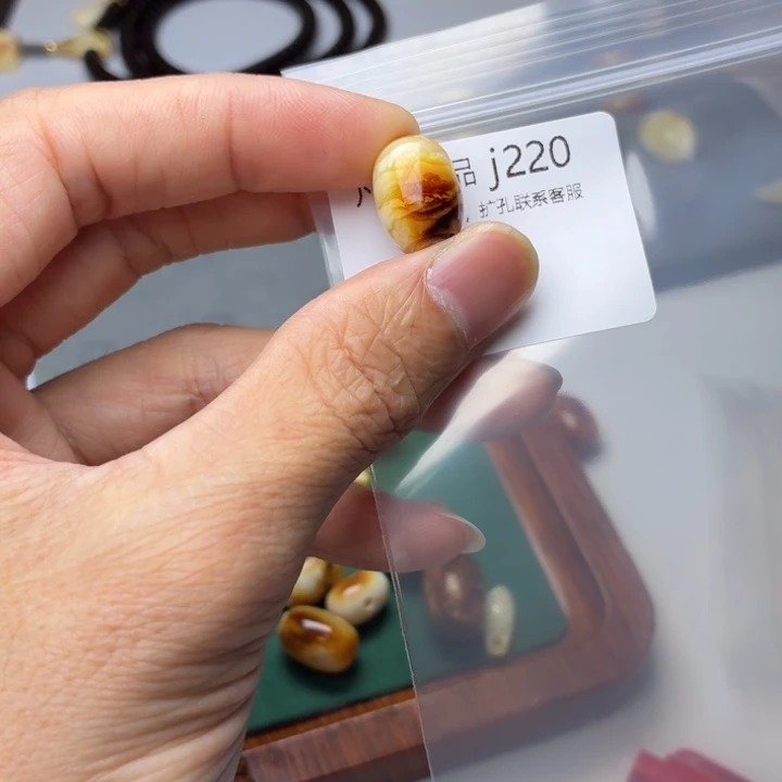 琥珀未镶嵌裸石琥珀