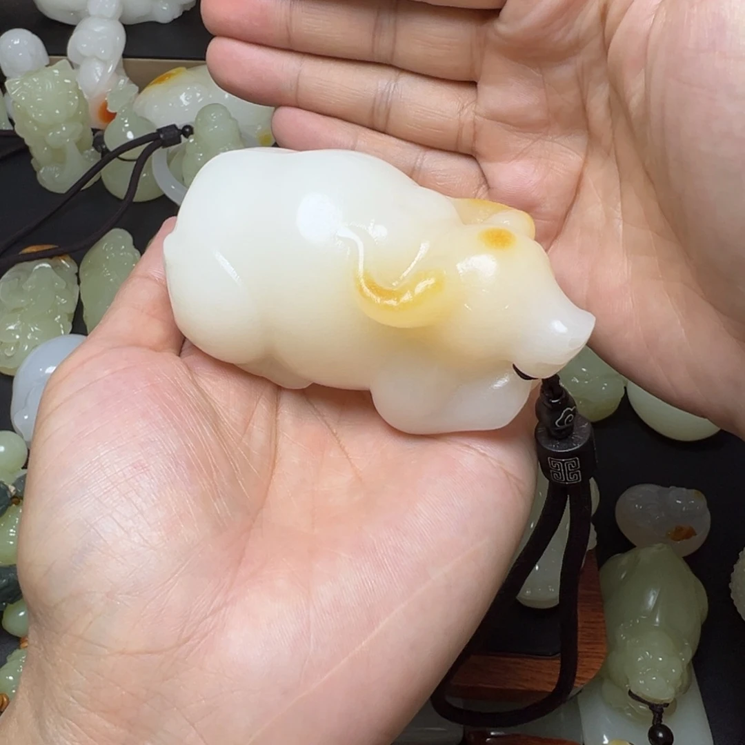 耀****0新疆昆仑山脉料子：天然料子：牛气冲天