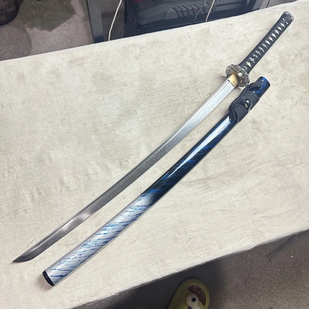 362 龙泉昊天宝剑武士刀花纹钢漆鞘铜盘未开刃