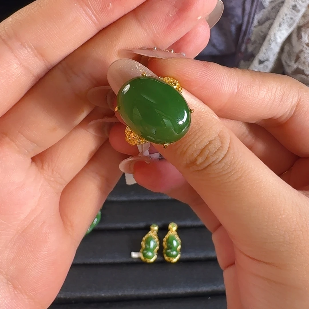 颈饰银S925镶嵌和田玉碧玉大戒指