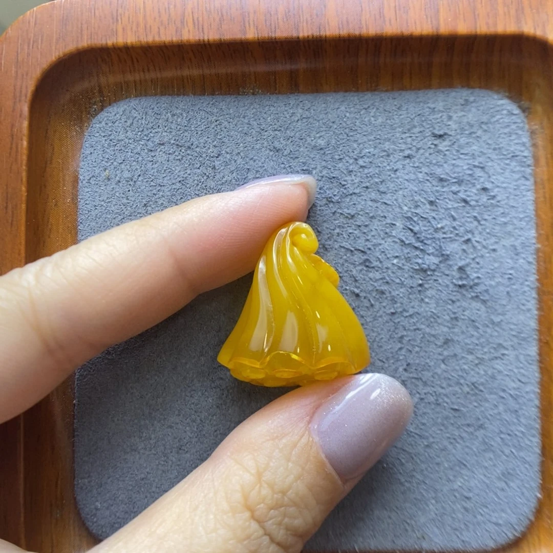团***子蜜蜡未镶嵌颈饰郎