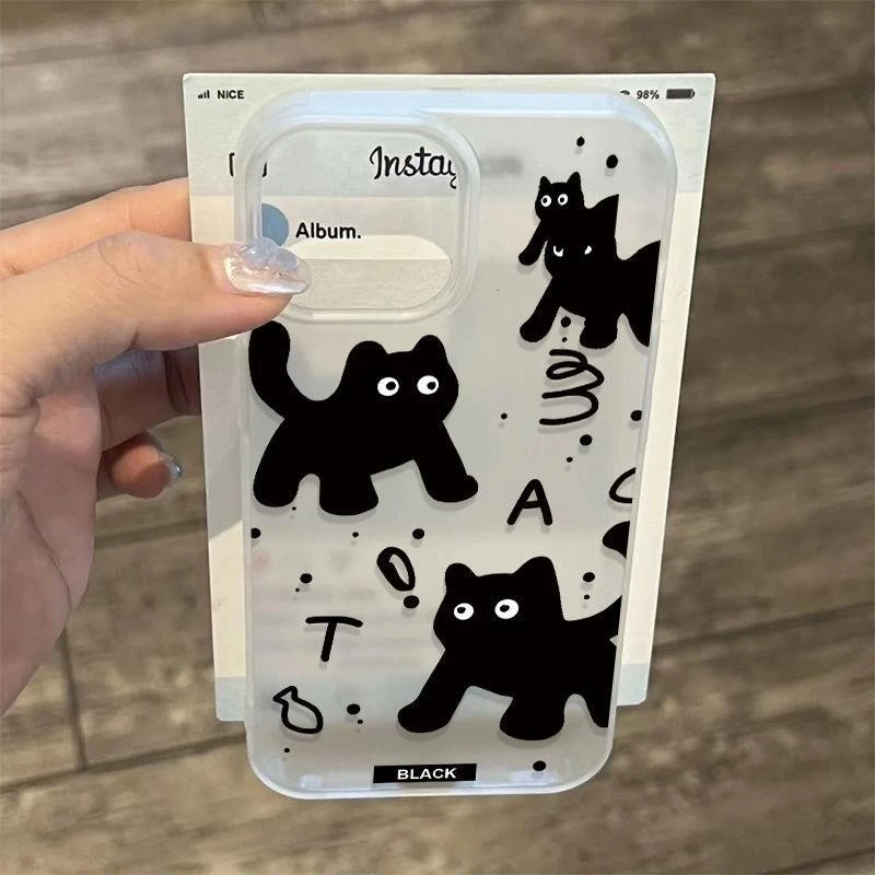 三只小黑猫适用苹果16PROMAX手机壳iPhone15大孔14/磨砂13/软壳12