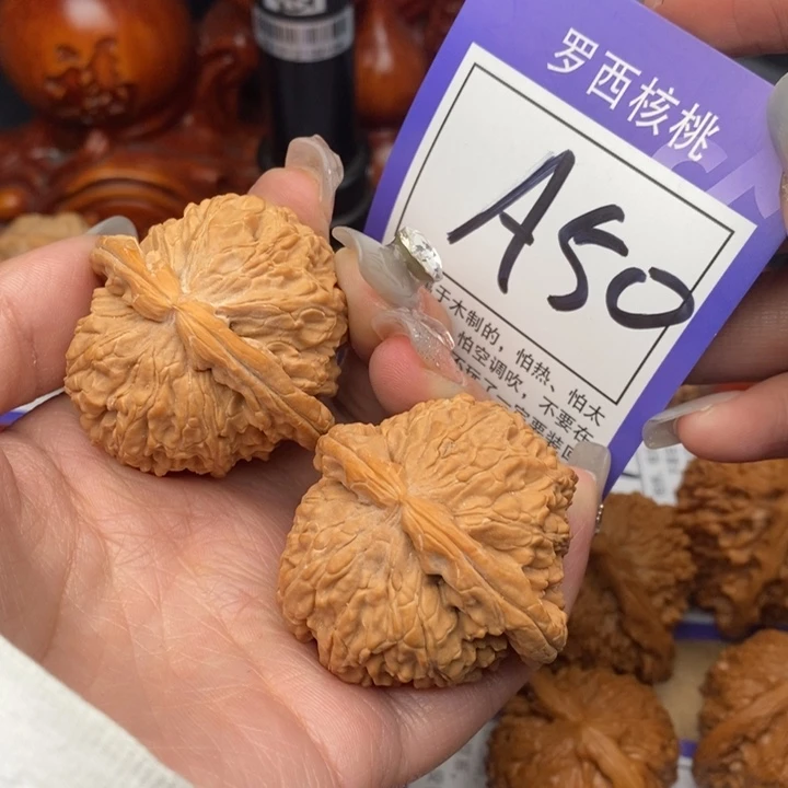 桃核吊坠大***?42白狮子50号牌