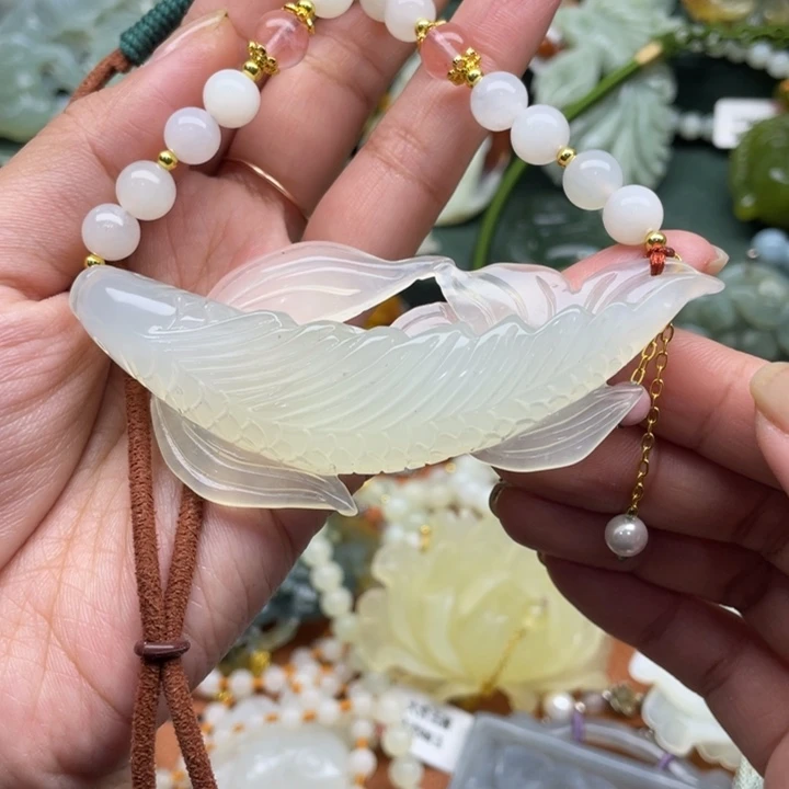 蛇纹石玉吊坠合金美****强