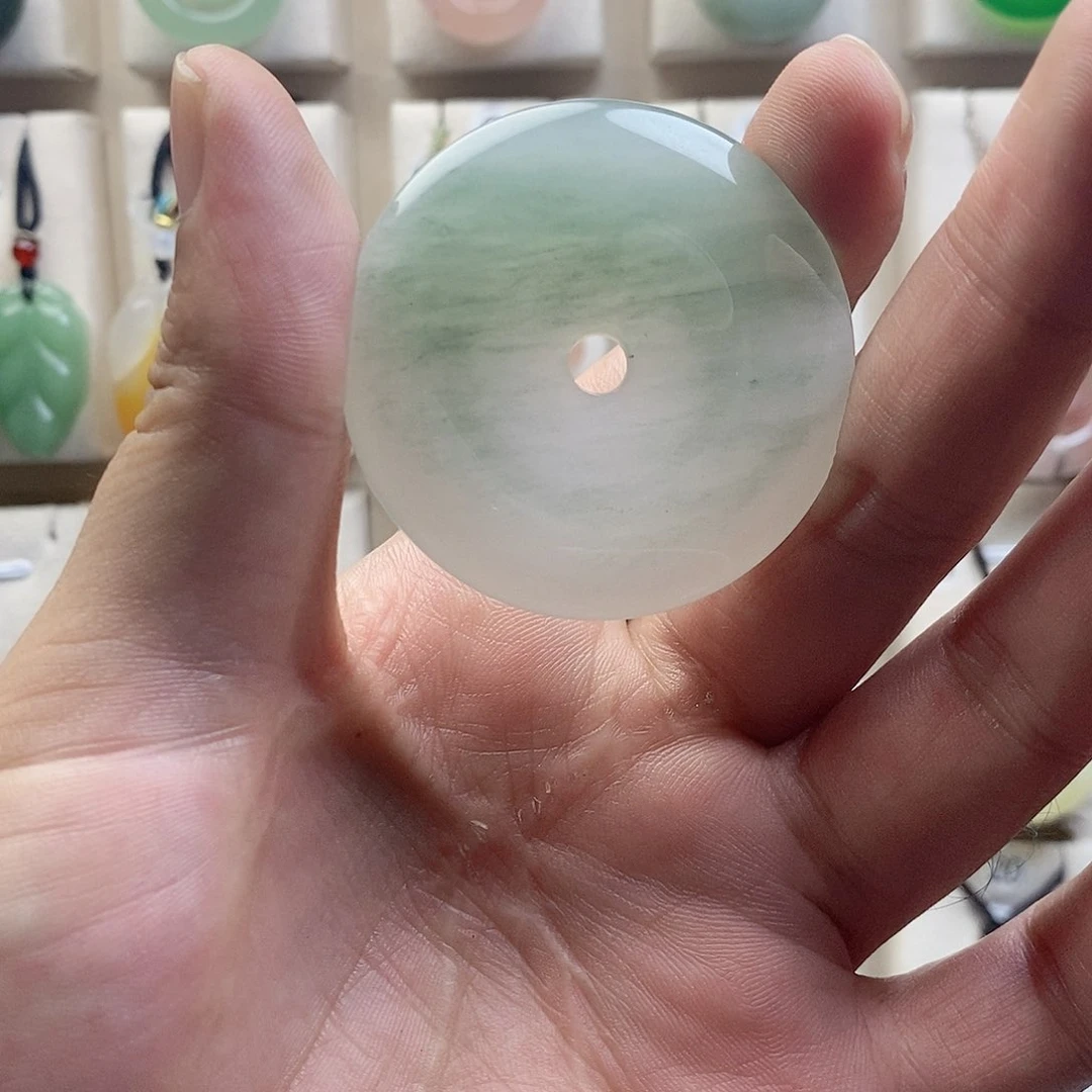 颈饰未镶嵌石英质玉