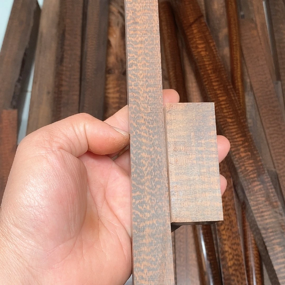 对***歌香榧木蛇纹木精品手串料