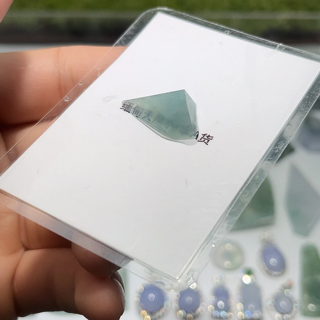 翡翠未镶嵌颈饰35678